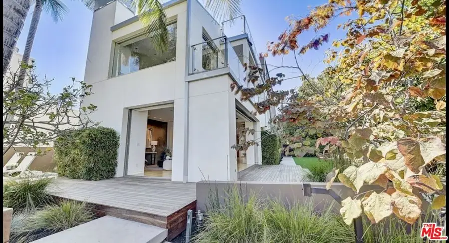 & 2908 Strongs Drive, Venice, CA 90291 - #3
