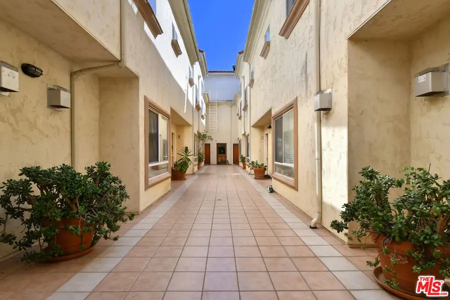 8800 Etiwanda Avenue #7, Northridge, CA 91325 - #3