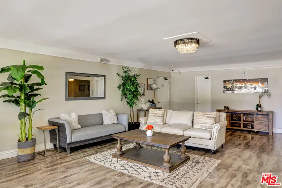 12325 Chandler Boulevard, Valley Village, CA 91607 - #2