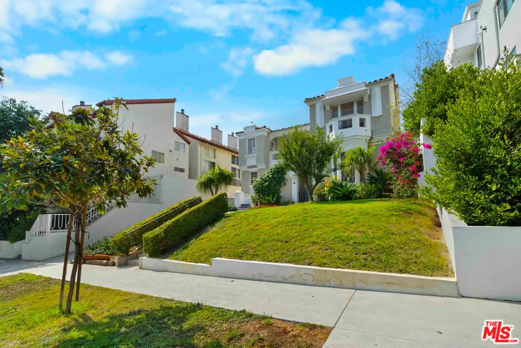 865 S Lucerne Boulevard, Los Angeles, CA 90005 - #1