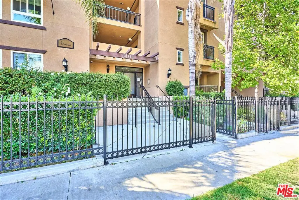 1401 S St Andrews Place #209, Los Angeles, CA 90019 - #1