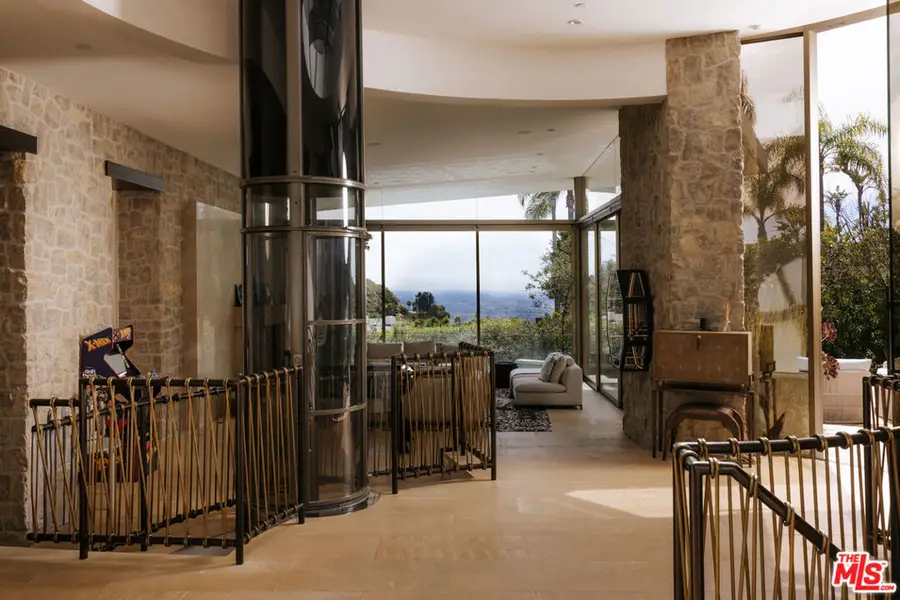 9233 Swallow Drive, West Hollywood, CA 90069 - #3