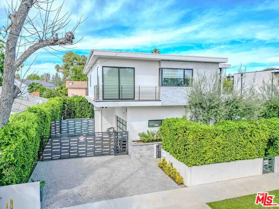 13311 W Magnolia Boulevard, Sherman Oaks, CA 91423 - #2