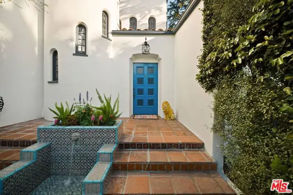 2041 Grace Avenue, Los Angeles, CA 90068