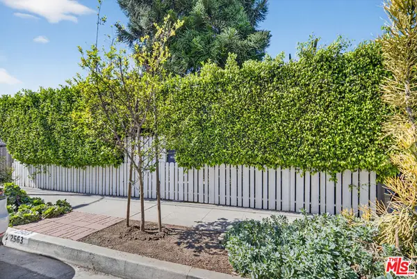 2563 Walnut Avenue, Venice, CA 90291