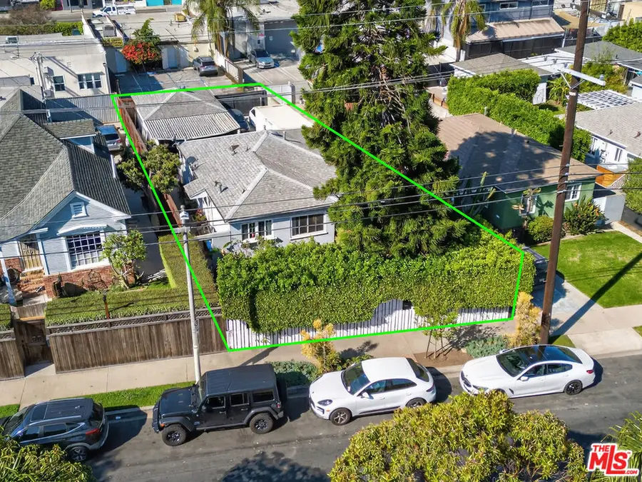2563 Walnut Avenue, Venice, CA 90291 - #2