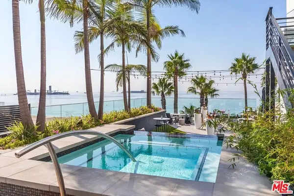 25 15th Place #101, Long Beach, CA 90802