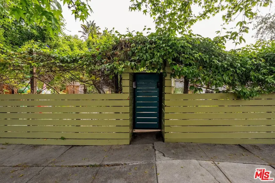 2206 Walnut Avenue, Venice, CA 90291 - #2