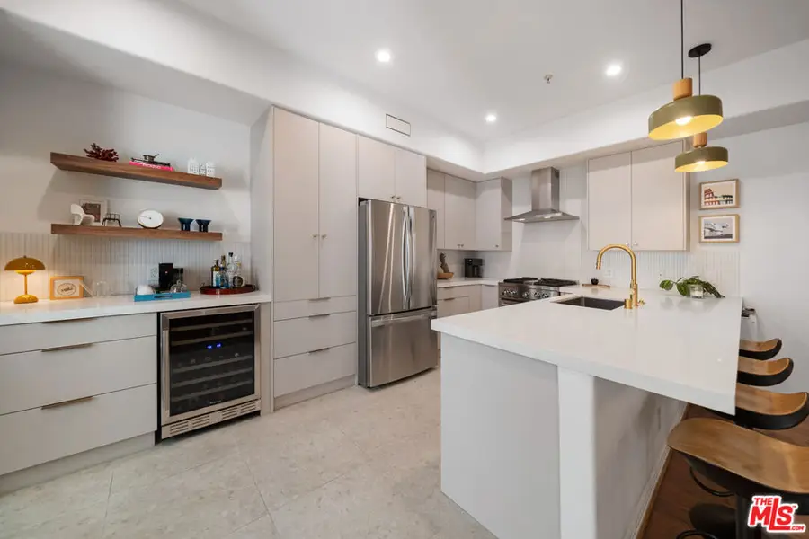 10913 Whipple Street #205, Toluca Lake, CA 91602 - #2