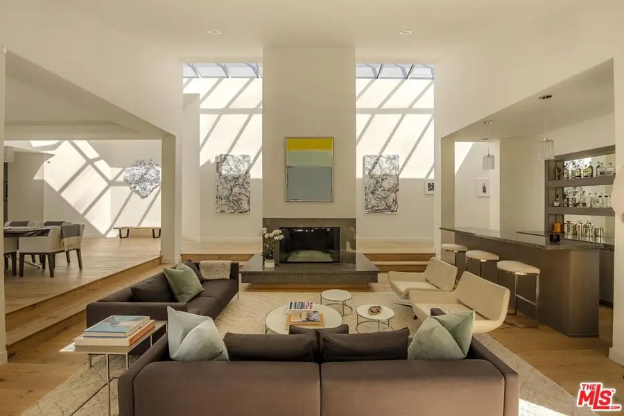 3833 Hayvenhurst Drive, Encino, CA 91436 - #3