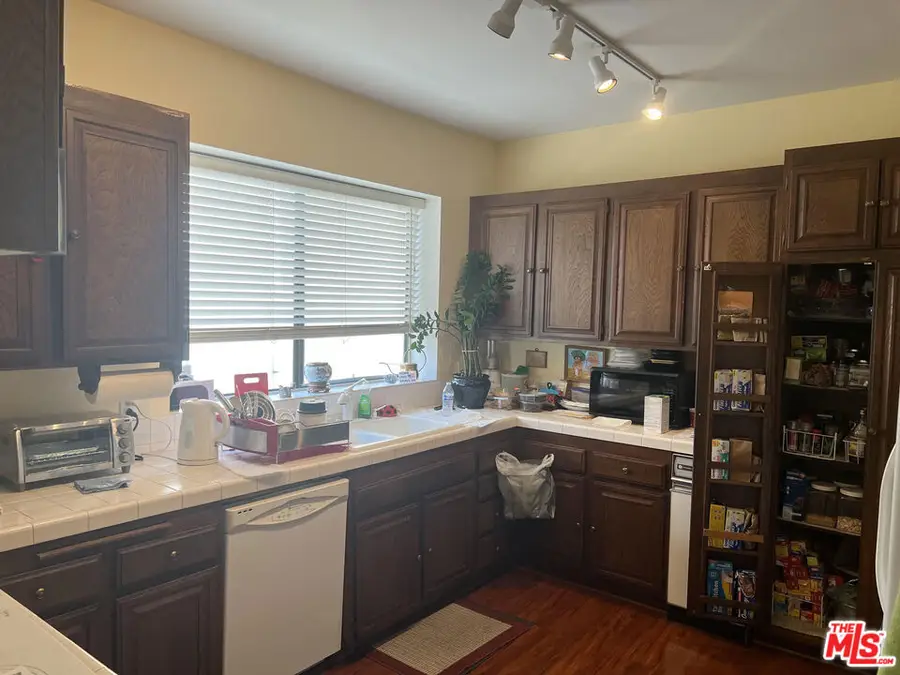 17707 Magnolia Boulevard, Encino, CA 91316 - #2