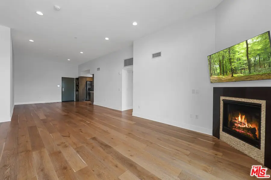 7133 Hawthorn Avenue #PH6, Los Angeles, CA 90046 - #2