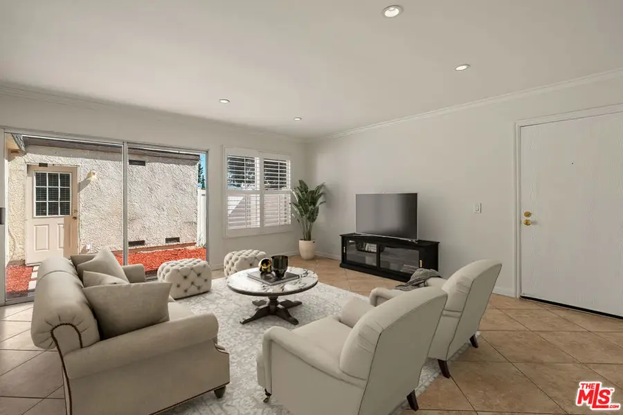 6521 Wystone Avenue #1, Reseda, CA 91335 - #2