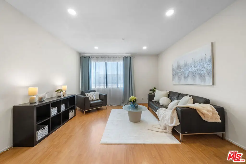 533 S St Andrews Place #220, Los Angeles, CA 90020 - #1