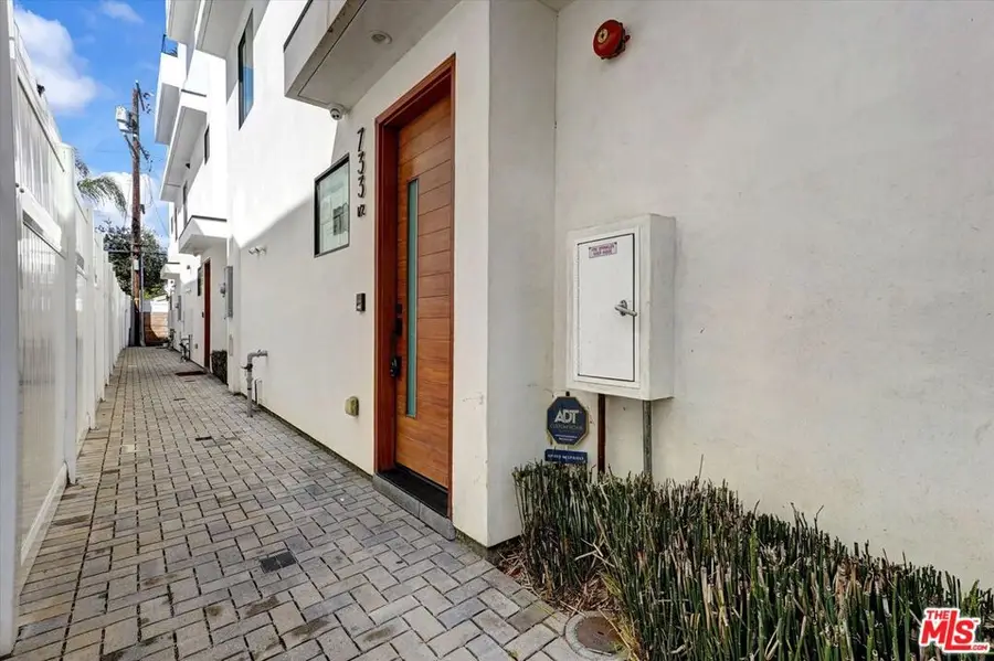 1/2 N Gramercy Place, Los Angeles, CA 90038 - #3