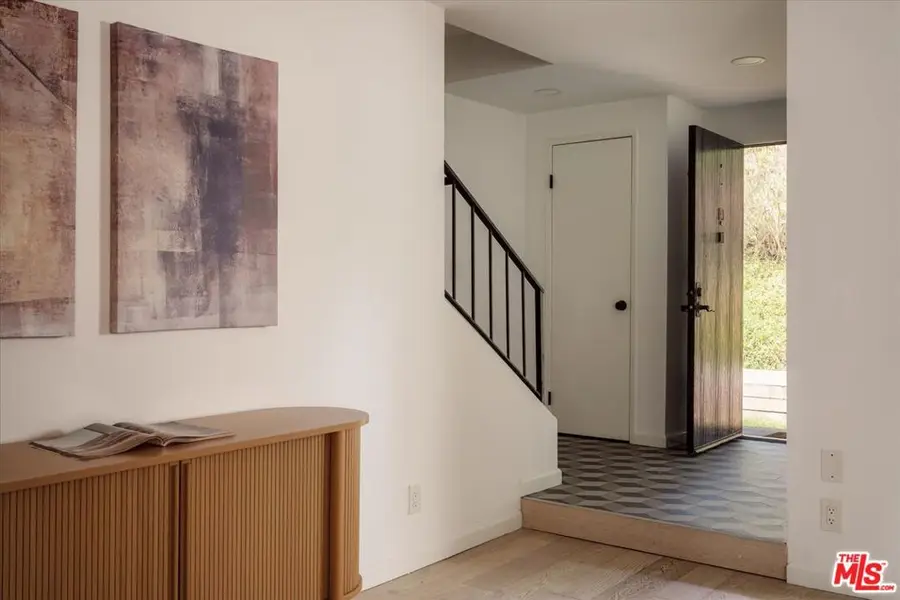 9761 Via Pavia, Burbank, CA 91504 - #2