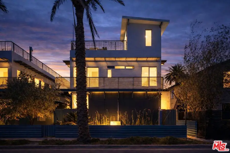 621 San Juan Avenue #A, Venice, CA 90291 - #2