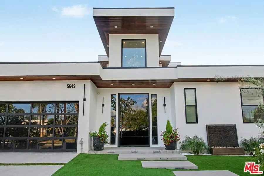 5649 Rawlings Avenue, Woodland Hills, CA 91367 - #2