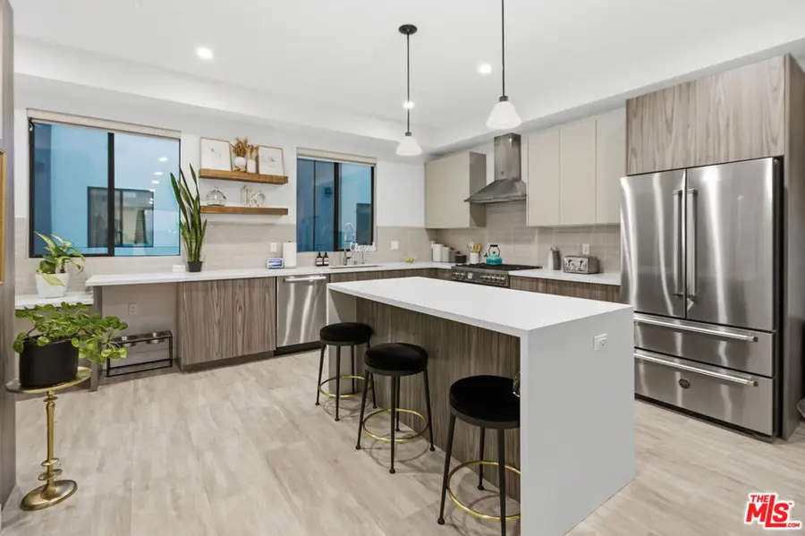 6707 N Sepulveda Boulevard, Van Nuys, CA 91411 - #3