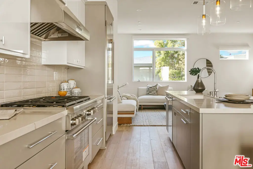 3220 S Barrington Avenue, Los Angeles, CA 90066 - #1