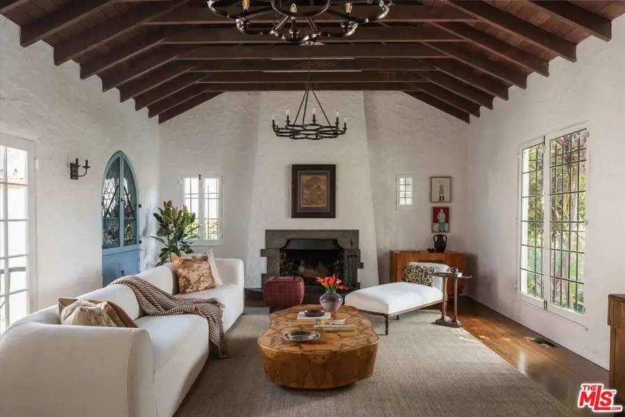 1633 Santa Barbara Avenue, Glendale, CA 91208 - #2