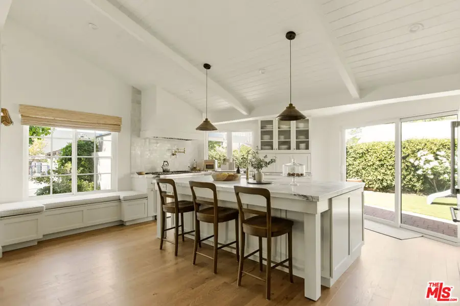 18829 Sylvan Street, Tarzana, CA 91335 - #2