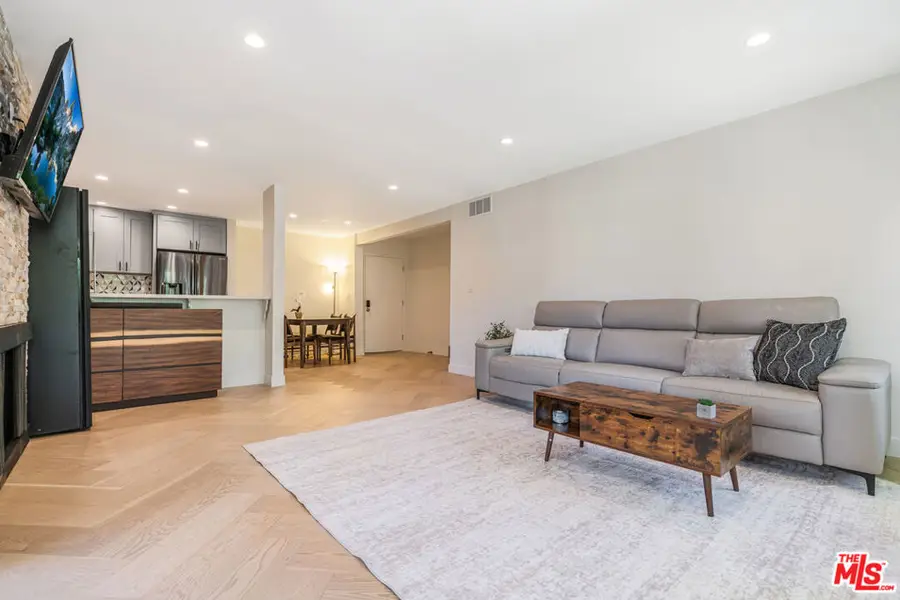950 N Kings Road #216, West Hollywood, CA 90069 - #3
