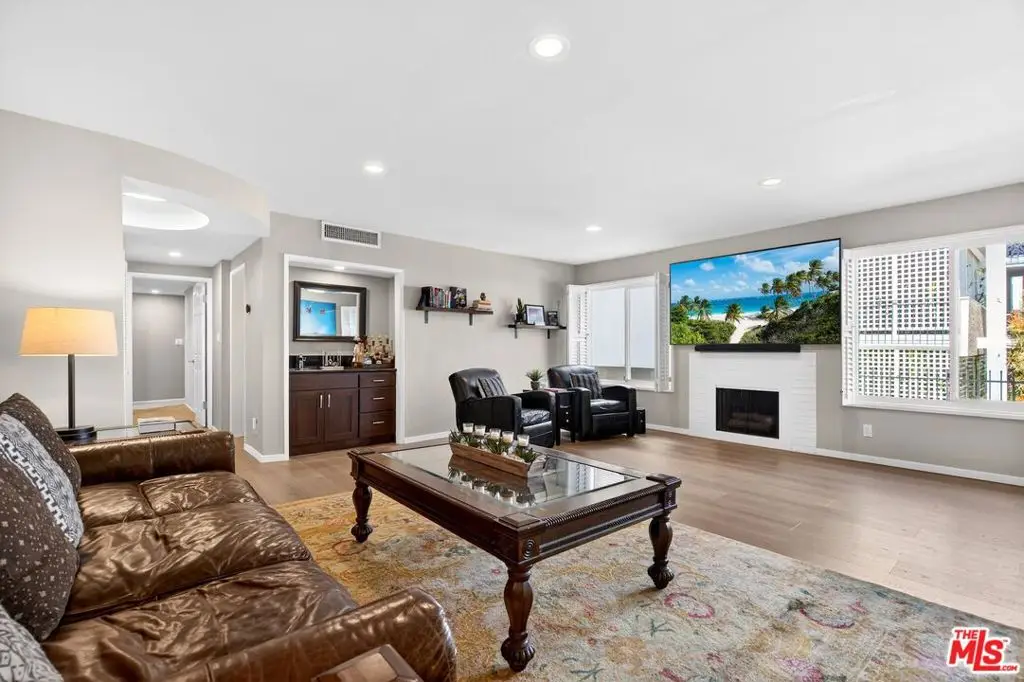 831 S Gretna Green Way #103, Los Angeles, CA 90049 - #1