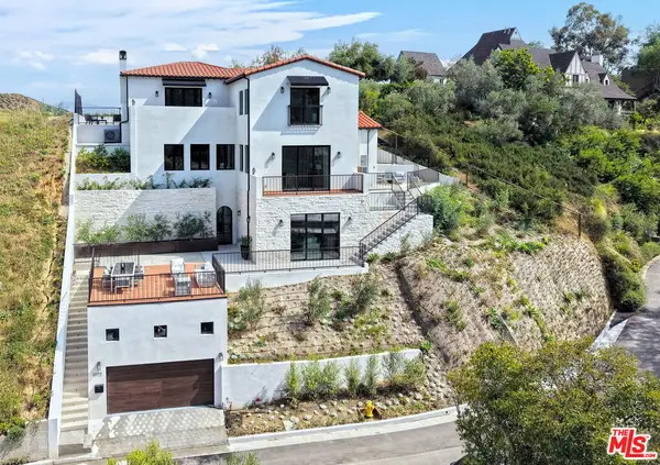 3072 Hollyridge Drive, Los Angeles, CA 90068