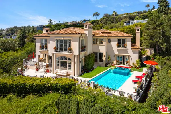 1260 St Ives Place, Los Angeles, CA 90069