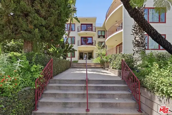 3407 Huxley Street #36, Los Angeles, CA 90027