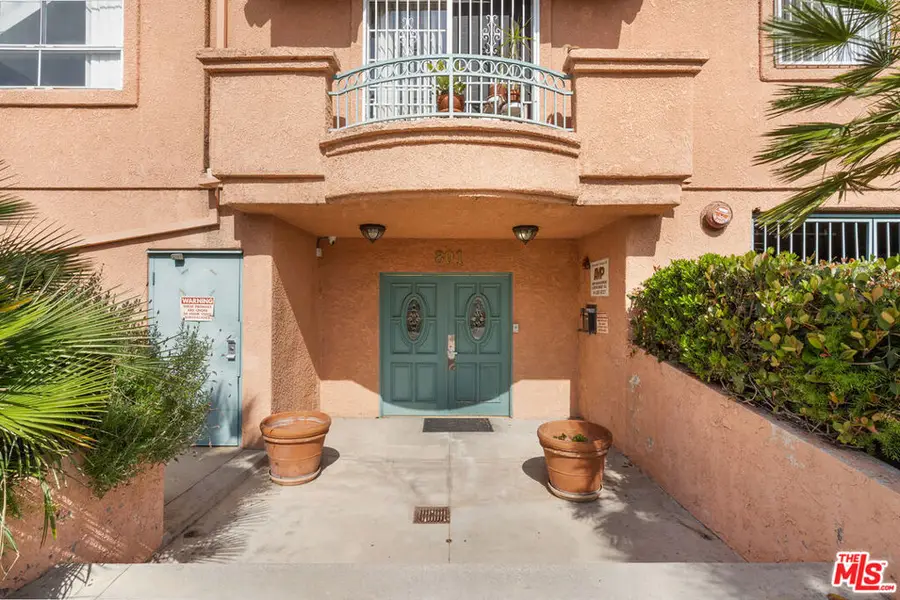 801 Lorraine Boulevard #301, Los Angeles, CA 90005 - #3