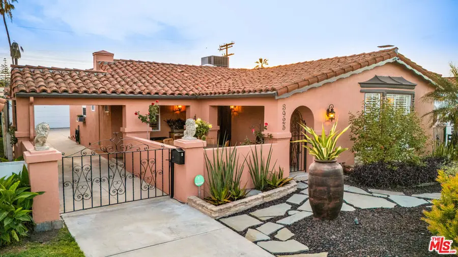 3925 S Norton Avenue, Los Angeles, CA 90008 - #3