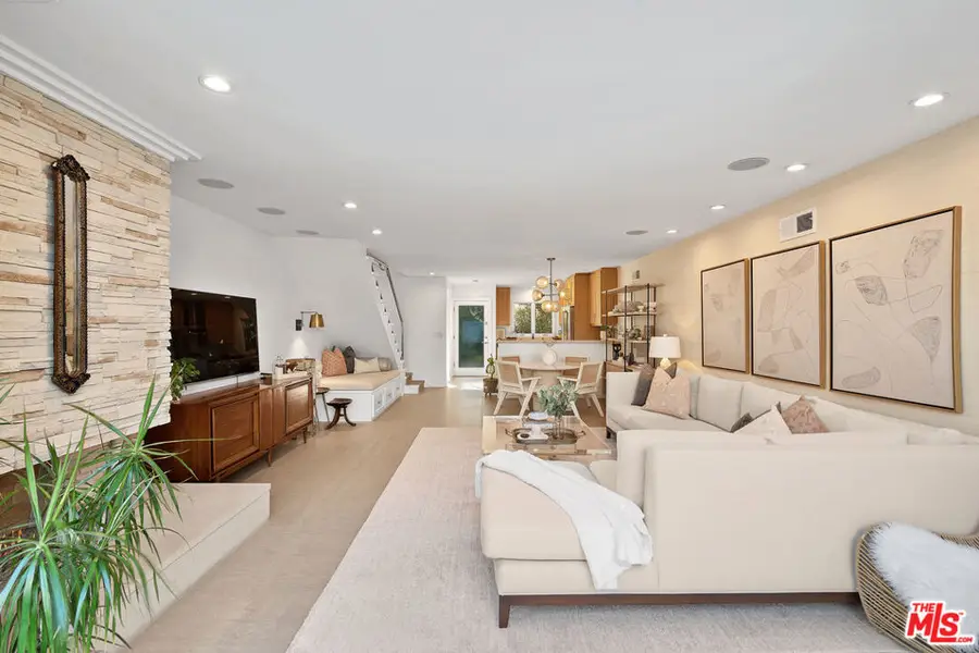 253 S Barrington Avenue #D5, Los Angeles, CA 90049 - #3