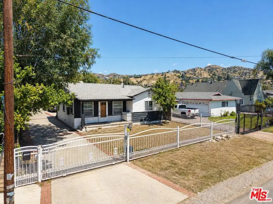 10341 Arminta Street, Sun Valley, CA 91352 - #3