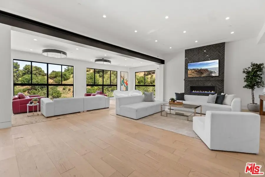 3935 Hopevale Drive, Sherman Oaks, CA 91403 - #3