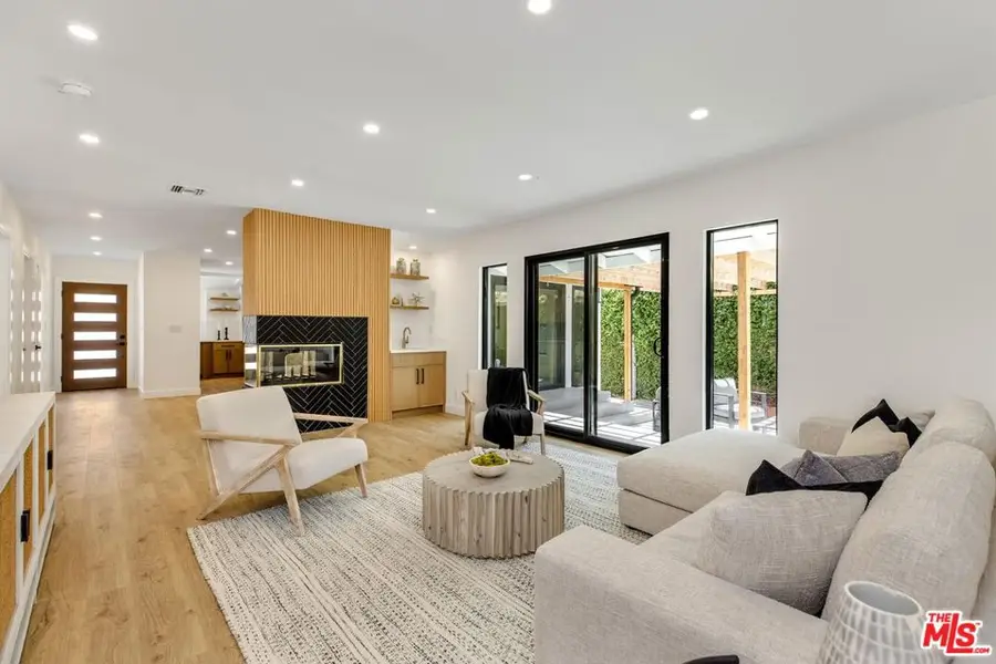 5517 Noble Avenue, Sherman Oaks, CA 91411 - #2