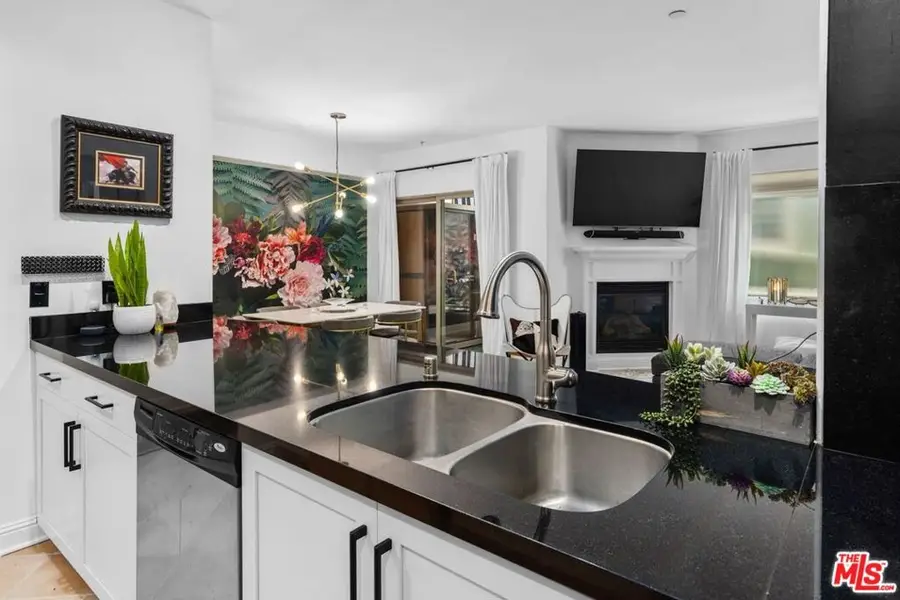 5037 Rosewood Avenue #101, Los Angeles, CA 90004 - #3