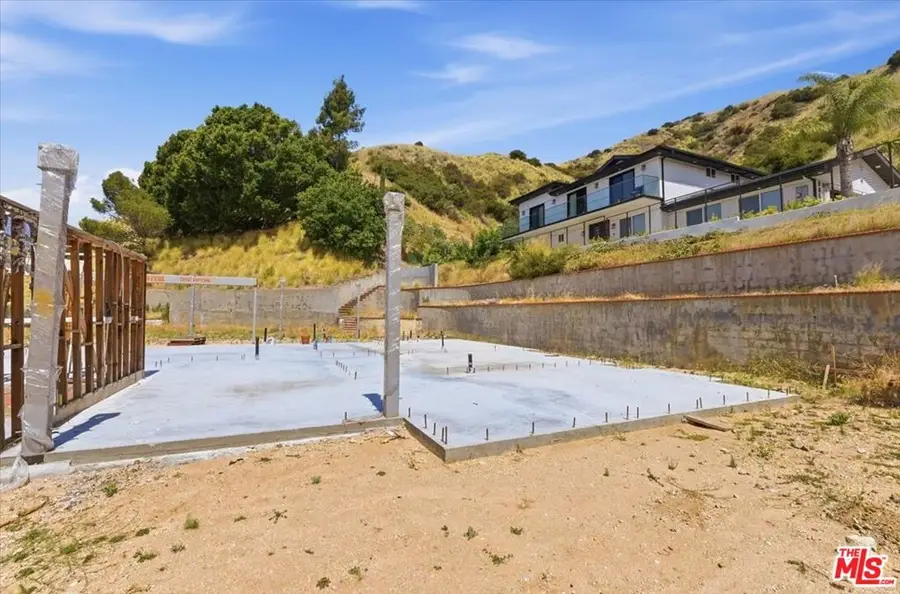 9865 Lanark Street, Sun Valley, CA 91352 - #2