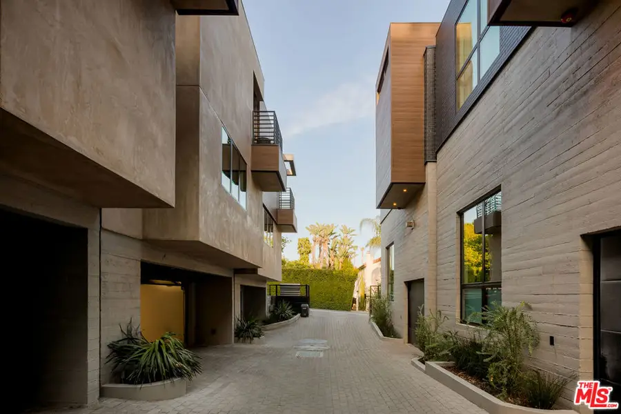 923 N Hilldale Avenue, West Hollywood, CA 90069 - #3