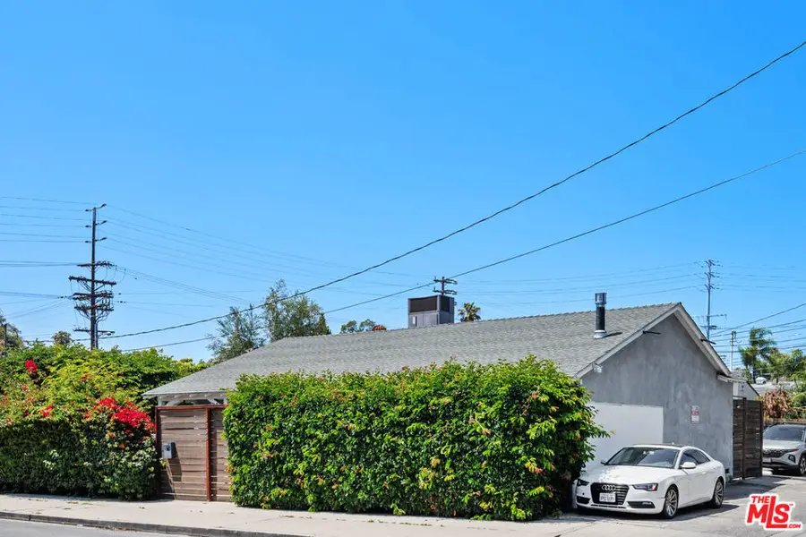 12035 Magnolia Boulevard, Valley Village, CA 91607 - #2