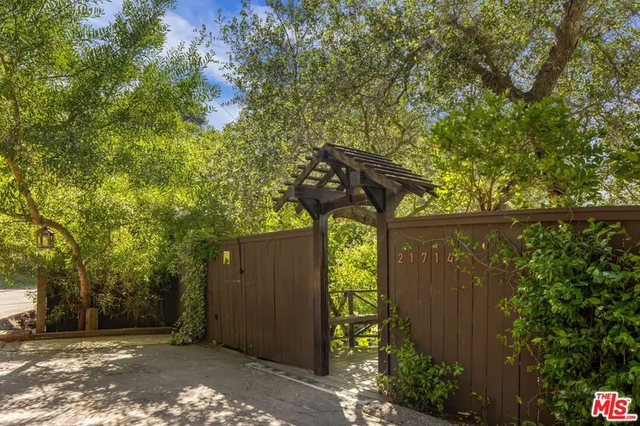21714 Encina Road, Topanga, CA 90290 - #2