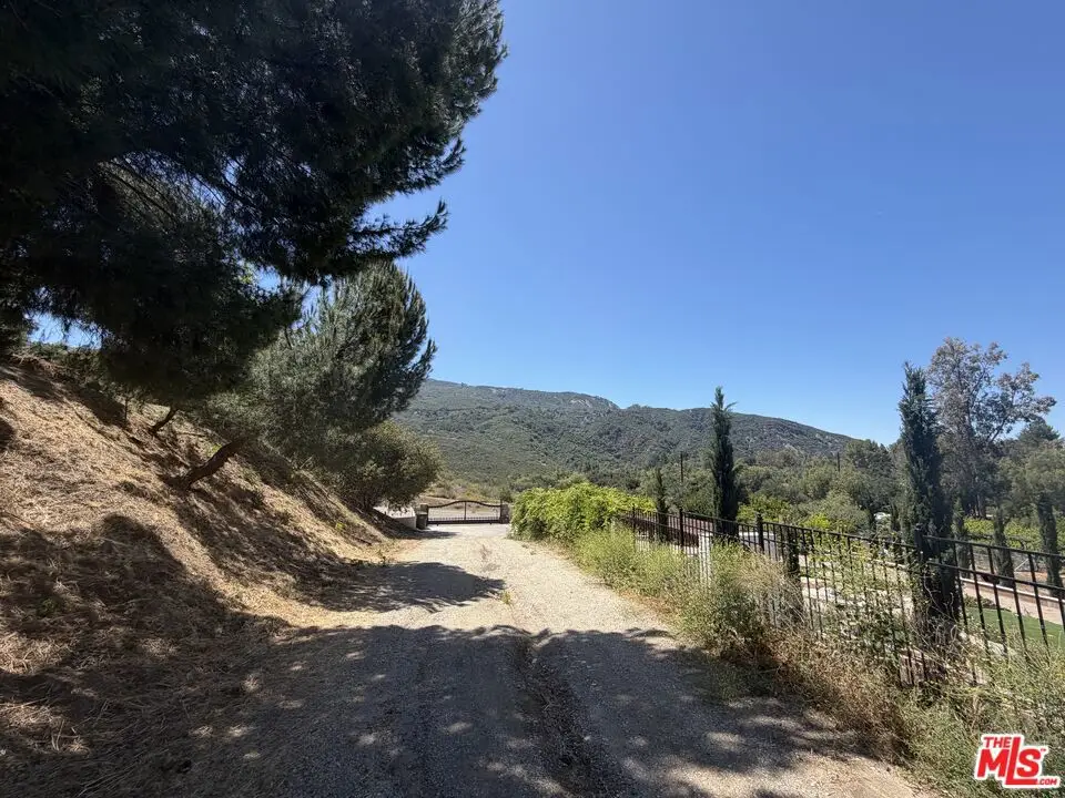 2116 Stunt Road, Calabasas, CA 91302 - #1