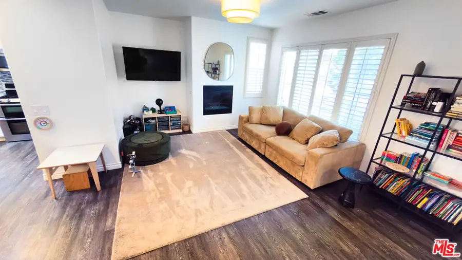 9135 S Cullen Way, Inglewood, CA 90305 - #2
