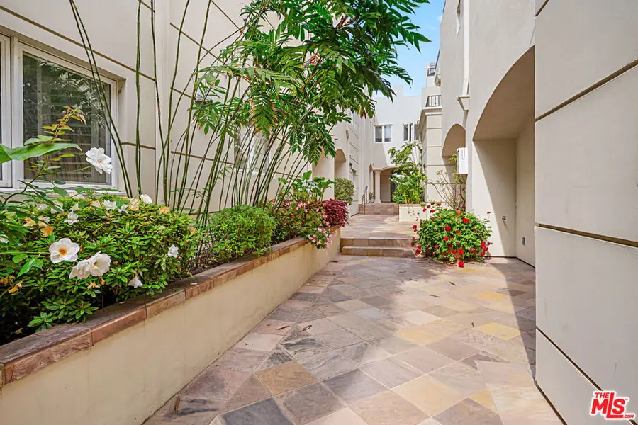 1217 Yale Street #103, Santa Monica, CA 90404 - #2