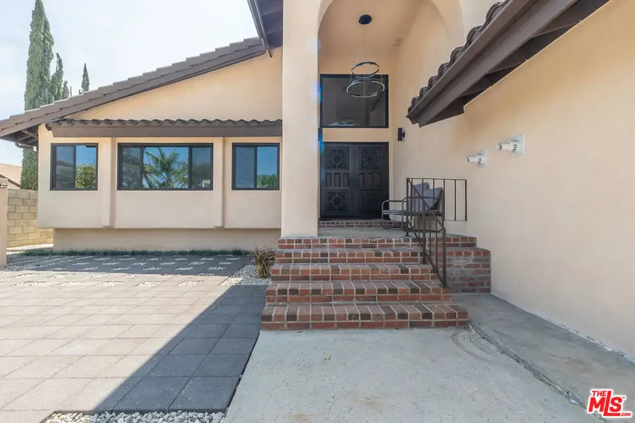 20456 W Strathern Street, Winnetka, CA 91306 - #2
