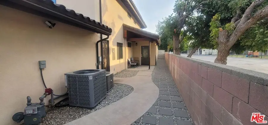 20456 W Strathern Street, Winnetka, CA 91306 - #3