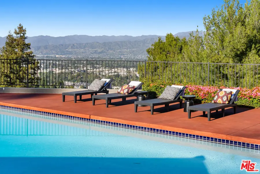 11107 Mountcastle Drive, Studio City, CA 91604 - #2