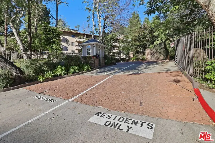 2700 Cahuenga Boulevard #2217, Los Angeles, CA 90068 - #2