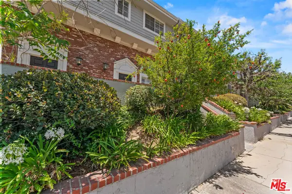 8741 Darby Avenue #2, Northridge, CA 91325